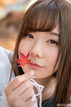 美女被挠脚心